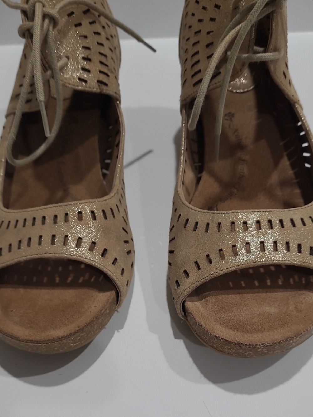 Sofft Distressed Metallic Suede Booties Laser Cut Design Stacked  Heel - Size 10 - Picture 2 of 8
